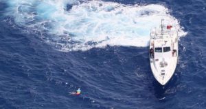 Ηράκλειο: Κύμα χτύπησε ψαράδες και τους παρέσυρε – Ένας νεκρός