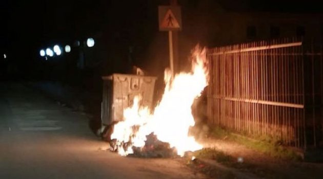 Αγρίνιο: Κινητοποίηση Π.Υ. και Αστυνομίας – Ρομά έκαψαν κάδους στα Αη Βασιλιώτικα