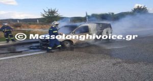 Όχημα τυλίχθηκε στις φλόγες στην Ιόνια Οδό (Photos)