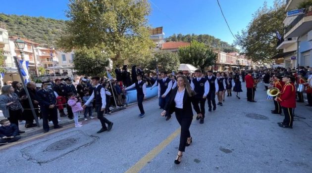 28η Οκτωβρίου: Δείτε την Μαθητική παρέλαση στη Ναύπακτο (Video)