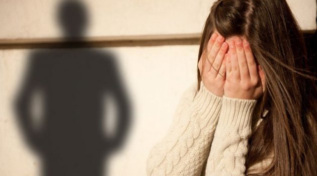 Ως ύποπτος για βιασμό κατά συρροή κλήθηκε 40χρονος ηθοποιός από τον Εισαγγελέα