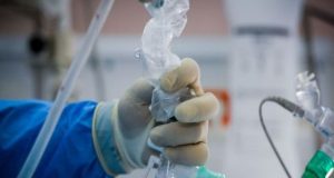 Καπραβέλος: «Το 40% των διασωληνωμένων είναι πλήρως εμβολιασμένοι»