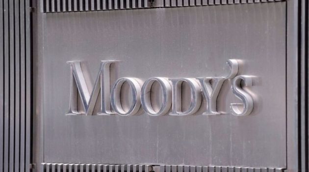 Moody’s για Ελλάδα: «Βλέπει» μείωση του χρέους κατά 10 μονάδες και ανάπτυξη το 2022