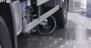 Θεσσαλονίκη: Φορτηγό παρέσυρε ποδηλάτισσα – Σε κρίσιμη κατάσταση (Video –…