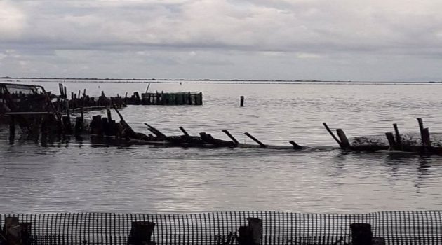 Μεσολόγγι: Διαλύθηκαν ιβάρια, σε κίνδυνο ψαράδες