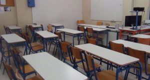 Λέσβος: Οργή για την καθηγήτρια «καρατέκα» σε σχολείο – Κακός…
