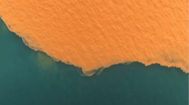 Ρίο: Η στιγμή που η θάλασσα αλλάζει χρώμα μετά την κακοκαιρία (Video)