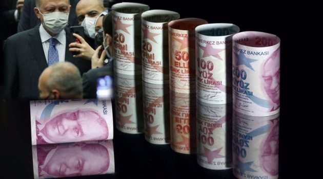 Τουρκία: «Πνίγεται» στη νομισματική καταιγίδα ο Ερντογάν – Σε απόγνωση οι πολίτες, μισθοί γίνονται «ψίχουλα»