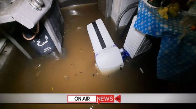 Μεσολόγγι: Πλημμυρισμένα σπίτια με τους δρόμους να έχουν χαθεί από το νερό (Video – Photos)