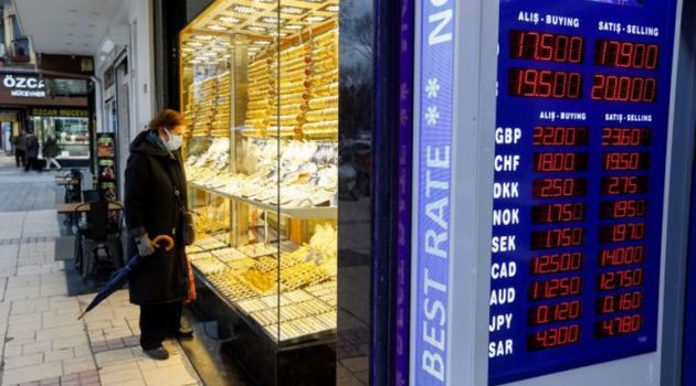 Spiegel για Τουρκία: «Παράδεισος αγορών για Έλληνες – Στην ουρά για ψωμί οι ντόπιοι»