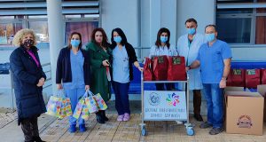 Νοσοκομείο Αγρινίου: Δώρα αγάπης από την Ακτίνα Εθελοντισμού στους νοσηλευόμενους (Photos)