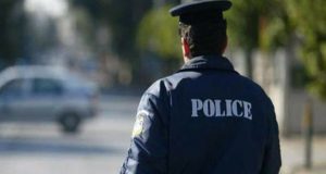 Πάτρα: Αστυνομικός έκοβε κλήσεις αλλά είχε «ξεχάσει» τη μάσκα του