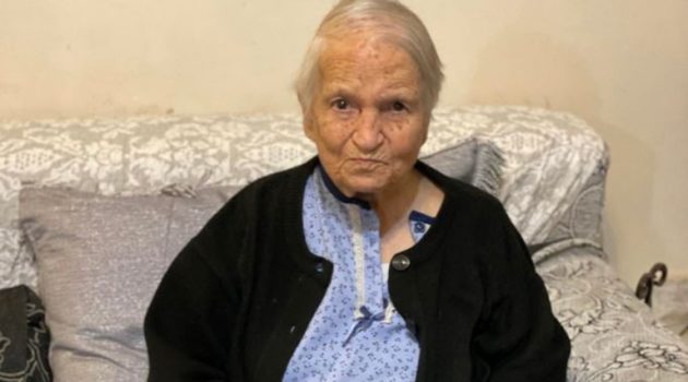 Εμβολιάστηκε γιαγιά 106 ετών: «Θέλω να βγω νικήτρια και από αυτόν τον πόλεμο»