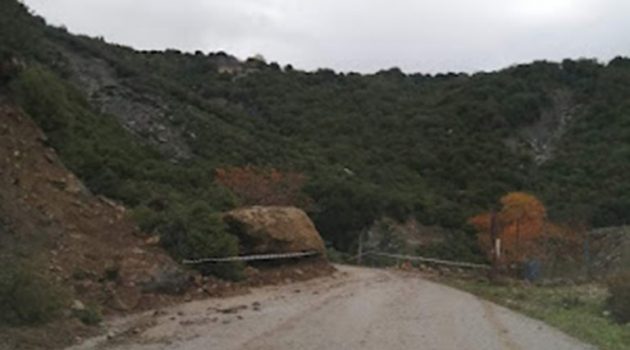 Στο έλεος των κατολισθήσεων χωριά των Παρακαμπυλίων – Κλειστή η Ε.Ο. Αγρινίου-Καρπενησίου (Photos)