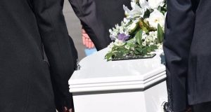 Απίστευτο περιστατικό σε κηδεία στον Έβρο – Άνοιξαν το φέρετρο…