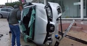 Μύκονος: Τρομακτικό τροχαίο ατύχημα τα ξημερώματα με δύο νεαρούς (Video)