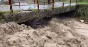 Πλημμύρισαν δρόμοι στη Ναύπακτο – Συνεχείς εκκλήσεις των κατοίκων (Videos)