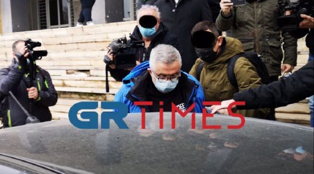 Στάθης Παναγιωτόπουλος – Ελεύθερος για τη μια υπόθεση, κρατούμενος για την άλλη (Videos)
