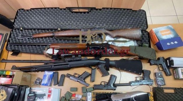 Θέρμο: Τα όπλα που έκρυβε στο σπίτι του συνταξιούχος του Λιμενικού (Photos)