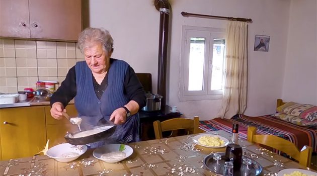 Σακαρέτσι Βάλτου: Η κυρά Σοφία μαγειρεύει νόστιμα και θρεπτικά με κλωτσοτύρι (Video)