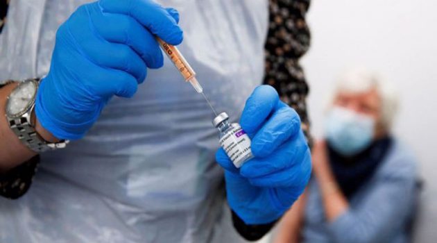 AstraZeneca: Παραδέχθηκε πως το εμβόλιο Covid μπορεί να προκαλέσει σπάνιες θρομβώσεις