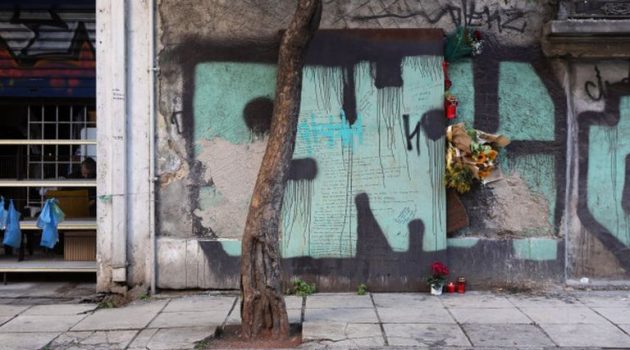 «Αντίο φιλαράκι μου»: Τα συγκινητικά μηνύματα στο σημείο όπου σκοτώθηκε ο Πάνος Νάτσης (Photos)