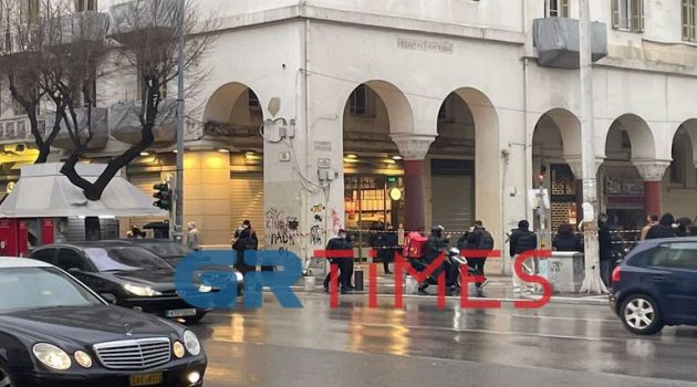 Θεσσαλονίκη: Τηλεφώνημα για βόμβα – Εκκενώθηκε η Πλατεία Αριστοτέλους (Video)