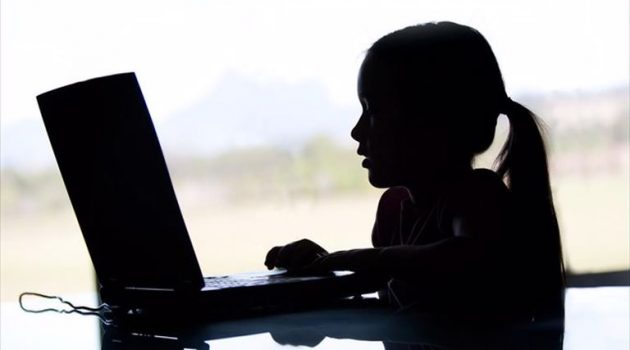Συμβουλές για γονείς: Πώς να καταλάβετε πως το παιδί σας υφίσταται διαδικτυακό εκφοβισμό