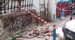 Λάρισα: Νεαρός καταπλακώθηκε από τοίχο και σκοτώθηκε (Photos)