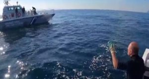 Αιγαίο: Φραστικό επεισόδιο μεταξύ του Λιμενικού και τούρκου ψαρά (Video)