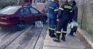 Ναύπακτος: Φωτιά πήρε αυτοκίνητο στην Παλαιοπαναγιά (Video)