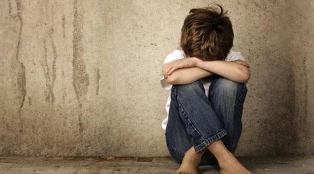 Ηλεία: Ανεμβολίαστοι οι θετοί γονείς του 12χρονου – «Χάθηκαν» μέσα σε 20 μέρες από κορωνοϊό