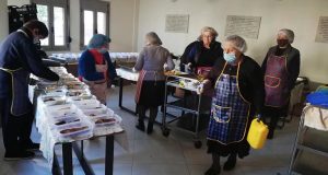 Αγρίνιο: Τσικνοπέμπτη στα συσσίτια του Αγίου Δημητρίου (Photos)