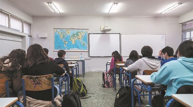 Λέσβος: Καθηγητής κατηγορείται ότι αυνανιζόταν στην τάξη μπροστά σε μαθητές του