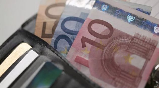 Έκτακτο επίδομα: Ποιοι θα πάρουν «δώρο Πάσχα» έως 300 ευρώ (Video)