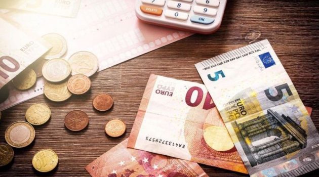 Επιταγή ακρίβειας: Στο τραπέζι αλλαγές και νέοι δικαιούχοι για το έκτακτο επίδομα 250 ευρώ