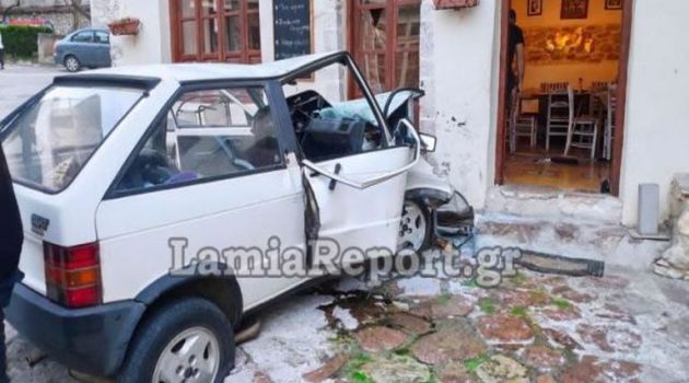 Αμφίκλεια: Μια γυναίκα νεκρή όταν αυτοκίνητο «καρφώθηκε» σε τσιπουράδικο (Photo)