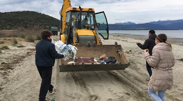 Αμφιλοχία: Δράση καθαρισμού της παραλίας «Αράπης» από το Γυμνάσιο Λουτρού (Photos)