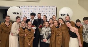 Το Μουσικό Σχολείο Αγρινίου παρουσίασε τη μουσικοθεατρική παράσταση «Φεύγω» (Photos)