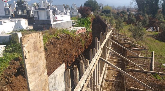 Ξεκίνησε η κατασκευή τοιχίου αντιστήριξης στο Νεκροταφείο Παναιτωλίου (Photos)