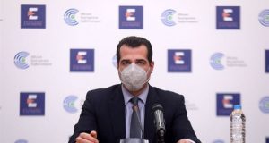 Πλεύρης: «Αν υπάρξει πίεση στο σύστημα θα εξετάσουμε τη λήψη…