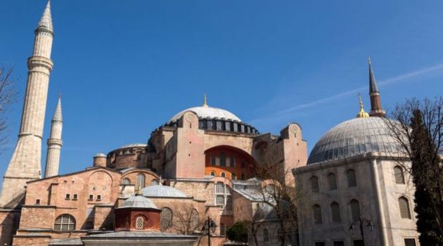 Αγία Σοφία: Στην Τουρκική Bουλή οι βανδαλισμοί της «Αυτοκρατορικής Πύλης»