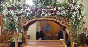 Ιερός Ναός Αγίου Γεωργίου Αγρινίου: Ο Στολισμός του Επιταφίου (Photos)
