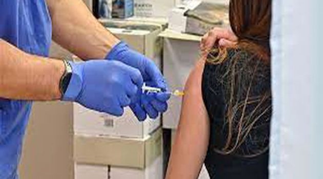 Ε.Ο.Φ.: Η λίστα με τις παρενέργειες των εμβολίων κατά του κορωνοϊού