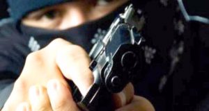 Κινηματογραφική σύλληψη ληστή στου Ζωγράφου – Έβγαλε πιστόλι στους Αστυνομικούς