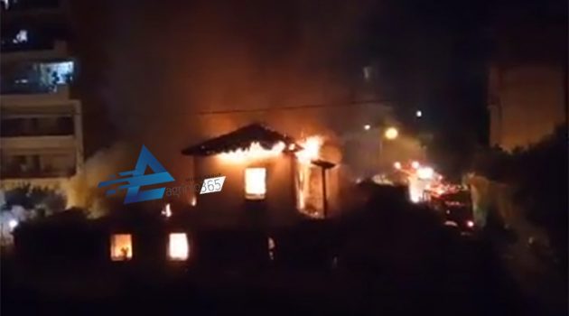 Αγρίνιο: Κάηκε ολοσχερώς σπίτι στην Παναγοπούλου (Videos – Photos)