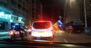 «Ελλάδα, Ρωσία, Ορθοδοξία»: Υποδέχτηκαν με σημαίες τον Μητσοτάκη στη Θεσσαλονίκη…