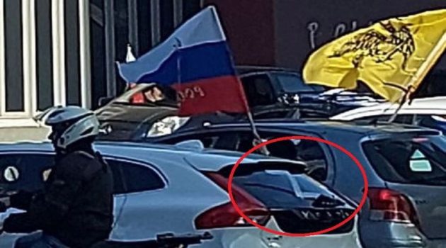 Αθήνα – Μοτοπορεία: Με σημαίες και «Ζ» στα αυτοκίνητα η συμπαράσταση των συμμετεχόντων στη Ρωσία