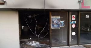 Πεύκη: Έκρηξη από γκαζάκια στα γραφεία της Ν.Δ. (Photos)