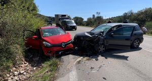Άνω Μυρτιά: Σφοδρή σύγκρουση δύο αυτοκίνητων – Τραυματίστηκαν δύο επιβαίνοντες…